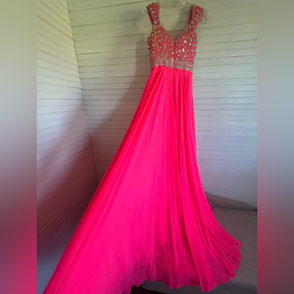 Brand new! Beautiful for pageant or prom!